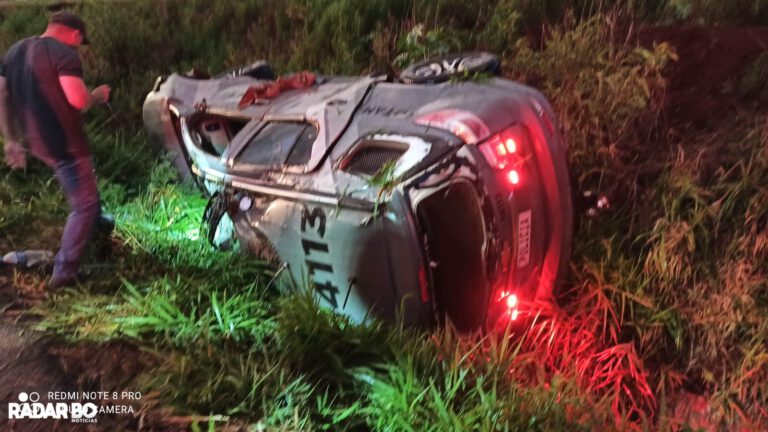 Toledo – Após aquaplanar em pista, viatura da ROTAM capota e deixa policiais militares feridos (veja o vídeo)