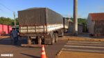 Acidente – Carreta desgovernada invade residência em Toledo (veja o vídeo)