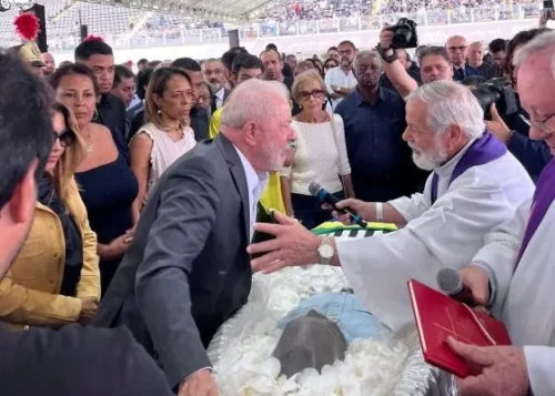 Pelé – Lula vai a velório do Rei Pelé na Vila Belmiro, em Santos