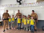 Terra Roxa – Polícia Militar visita salas de aulas na Escola M. Presidente Kennedy (veja o vídeo)