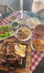 Terra Roxa – Venha almoçar no Restaurante Santa Skina de segunda a sábado