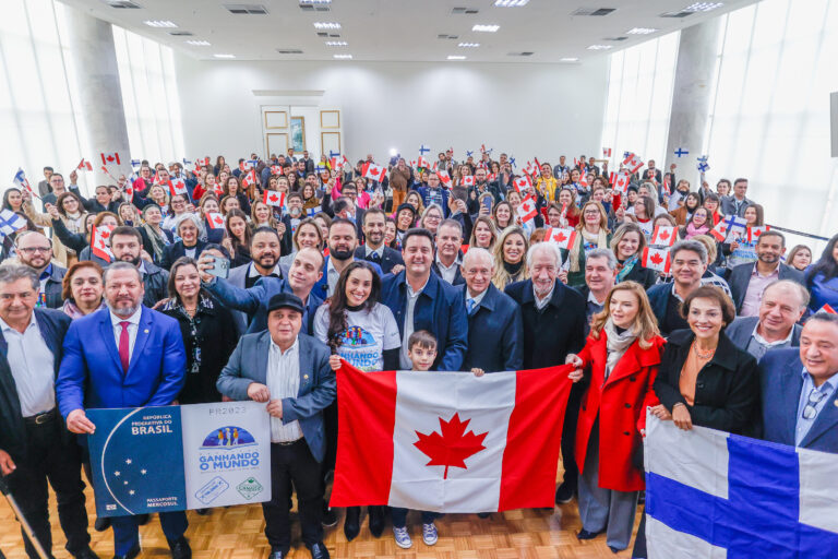 Estudos – 99 professores do Paraná vão embarcar em outubro para cursos no Canadá e Finlândia