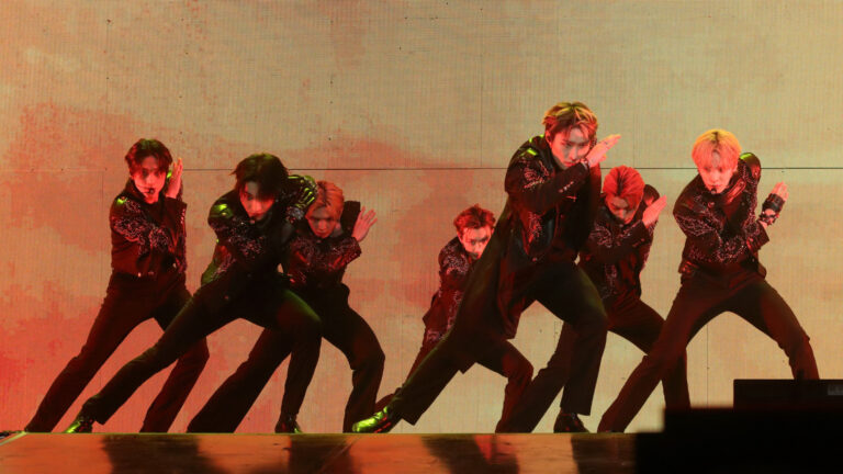 Música – Ateez, grupo de k-pop, estreia no Brasil sem lotar estádio mas com público eufórico