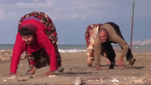 Turquia – Ulas, a família turca que anda de ‘quatro’ (Veja o vídeo)