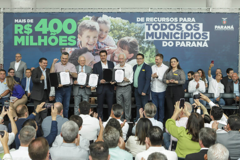 Paraná – Estado repassa R$ 455 milhões aos 399 municípios para novas ações de saúde e educação