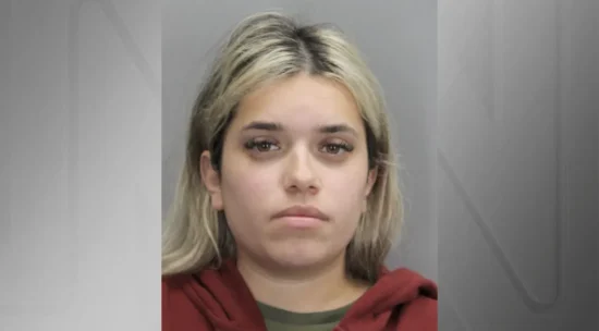 EUA – Babá brasileira é acusada de matar homem a tiros, ela está presa