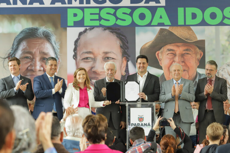 Paraná – Ratinho Junior sanciona lei da gratuidade das passagens e anuncia programas aos idosos