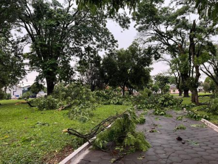 Nova Santa Rosa – Cidade é atingida por forte temporal