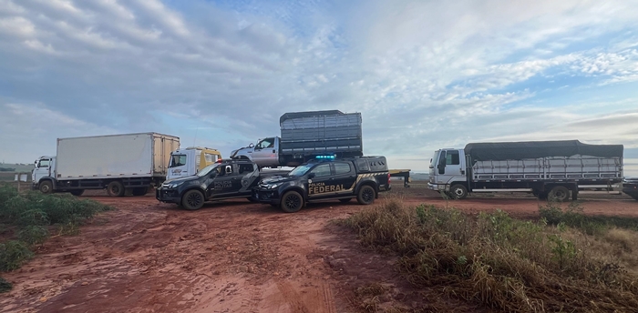 Terra Roxa – Polícia Federal e BPFRON apreendem carga milionária de cigarros contrabandeados (veja o vídeo)