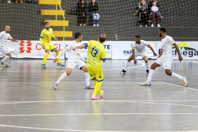 Esporte – Terra Roxa Futsal Enfrenta Realeza Futsal no Primeiro Jogo da Segunda Fase da Série Bronze Paranaense de Futsal