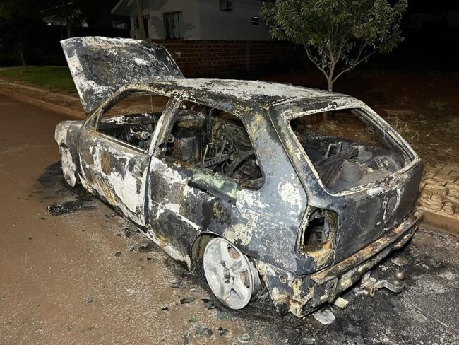 Incêndio – Em Nova Santa Rosa veículo é consumido por incêndio durante a madrugada